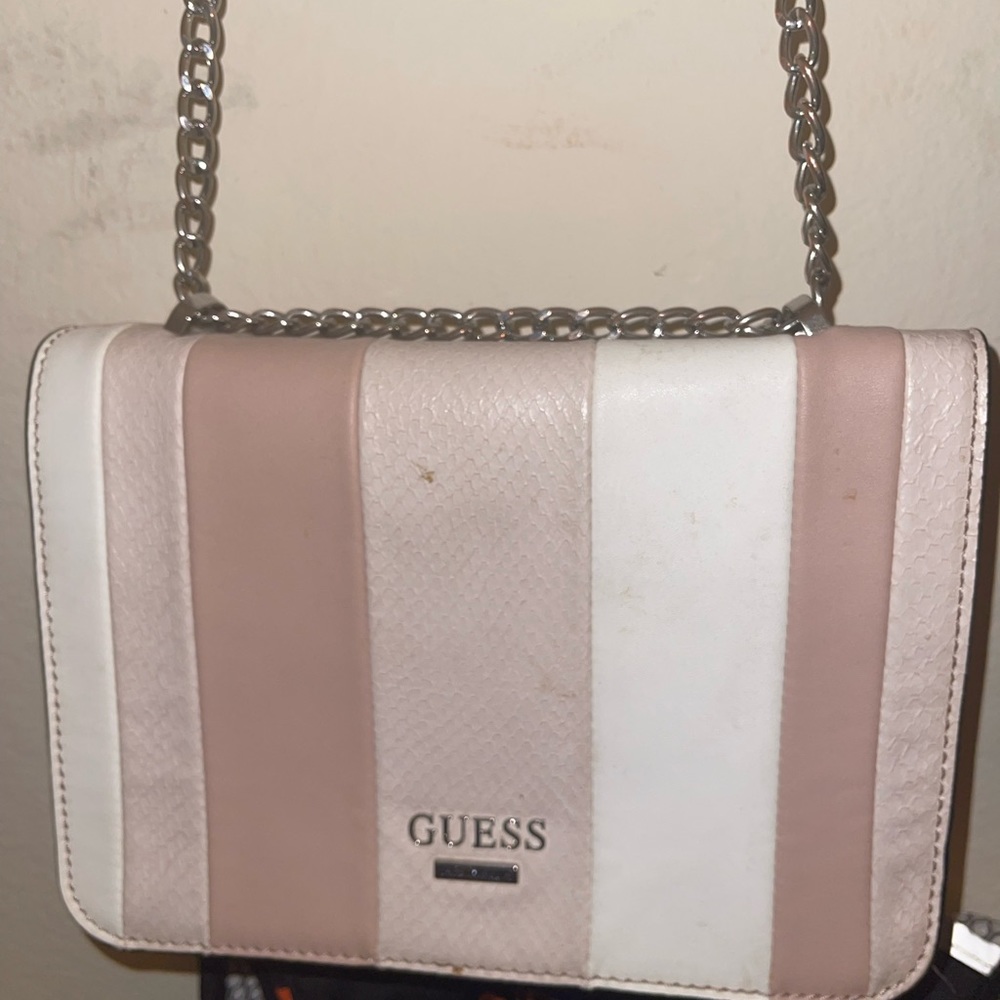 Pink guess purse, only used a few times